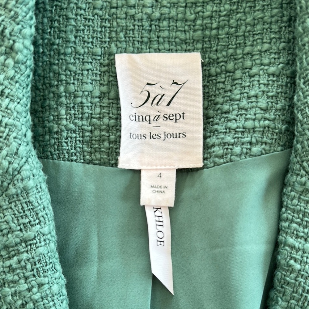Cinq a sept Green Blazer with Notched Lapels and Tailored Silhouette - Picture 2 of 5